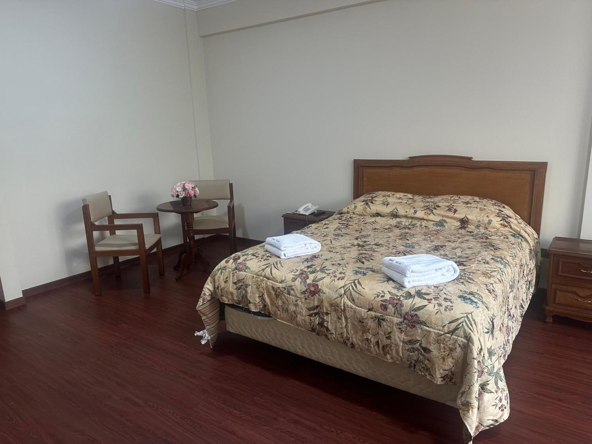 קוצ'במבה Hotel Oblitas מראה חיצוני תמונה